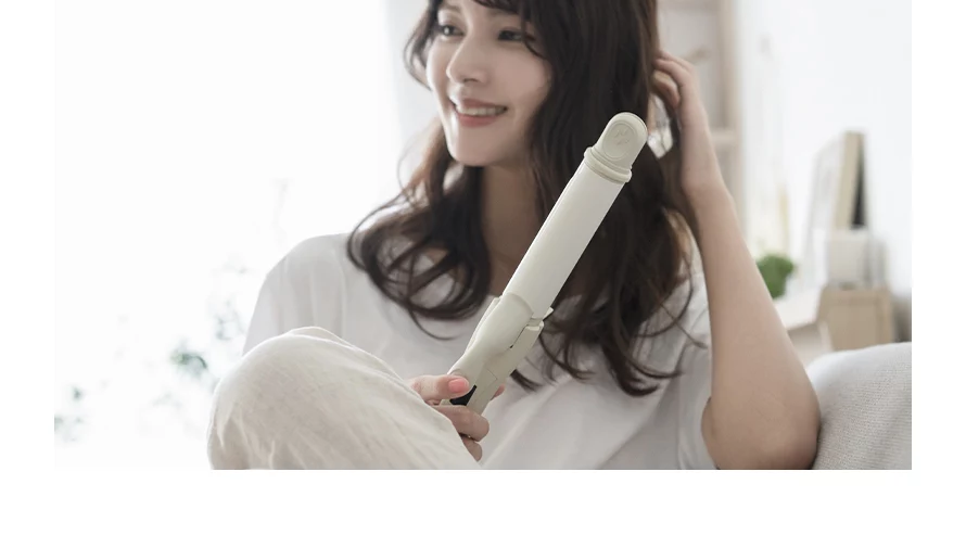 2WAYヘアアイロンの使用イメージ。