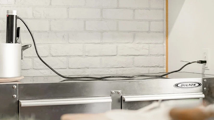 長すぎない1.2メートルの電源コード