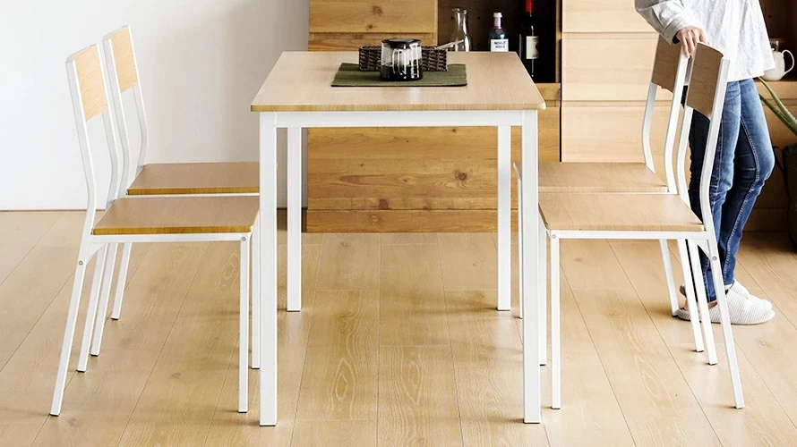 ダイニングテーブル木製ダイニング5点セットナチュラルの使用イメージ。