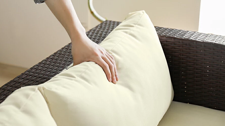 体を優しく支える背もたれクッション
