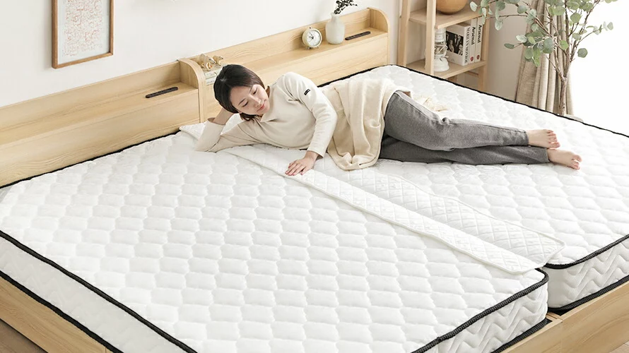 隙間を塞いで思いっきり寝転がれる広々マットレスに