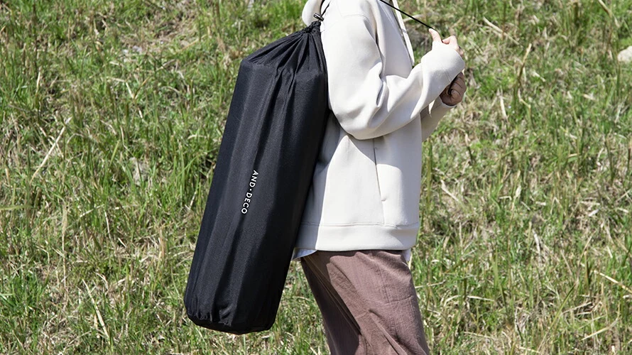 持ち運びにも便利な収納袋付き