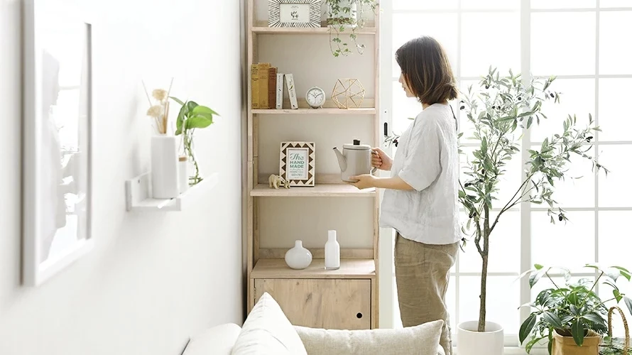 無垢材のぬくもり溢れるシェルフ