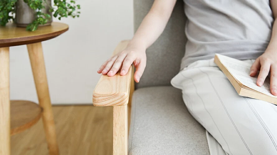 シンプルなひじ掛け