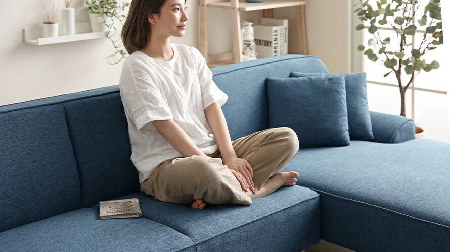 深く腰かけられるソファ奥行き