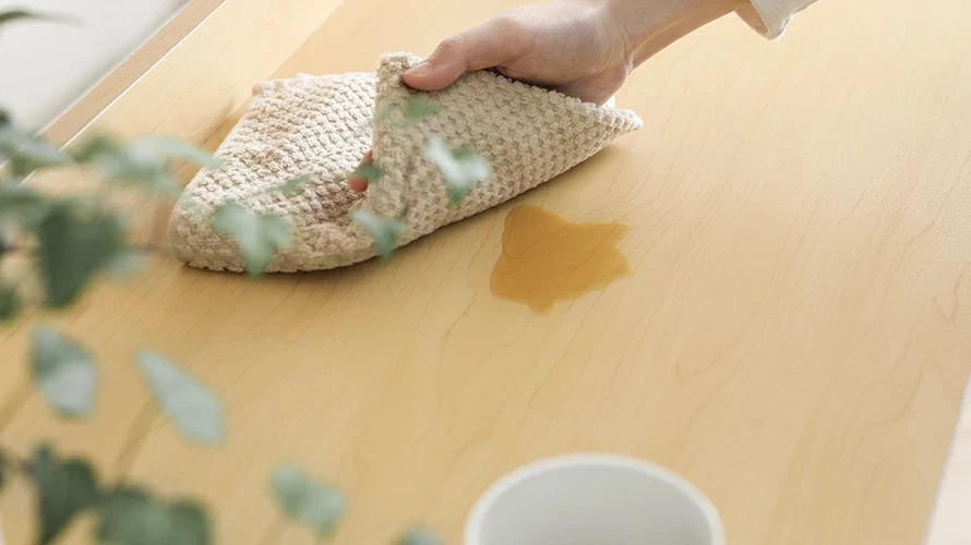 さっと拭くだけ簡単お手入れ