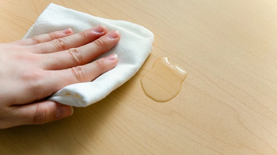 さっと拭くだけ簡単お手入れ