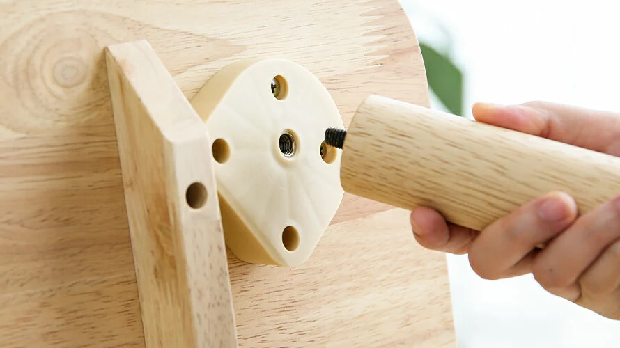 付属の工具で簡単組み立て